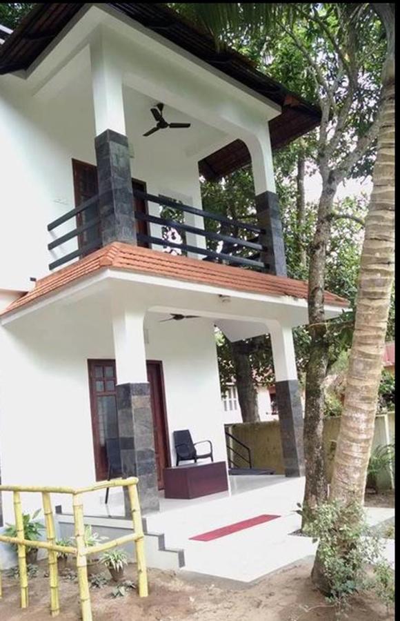 Abru'S Holidays International Travelers Alappuzha Εξωτερικό φωτογραφία