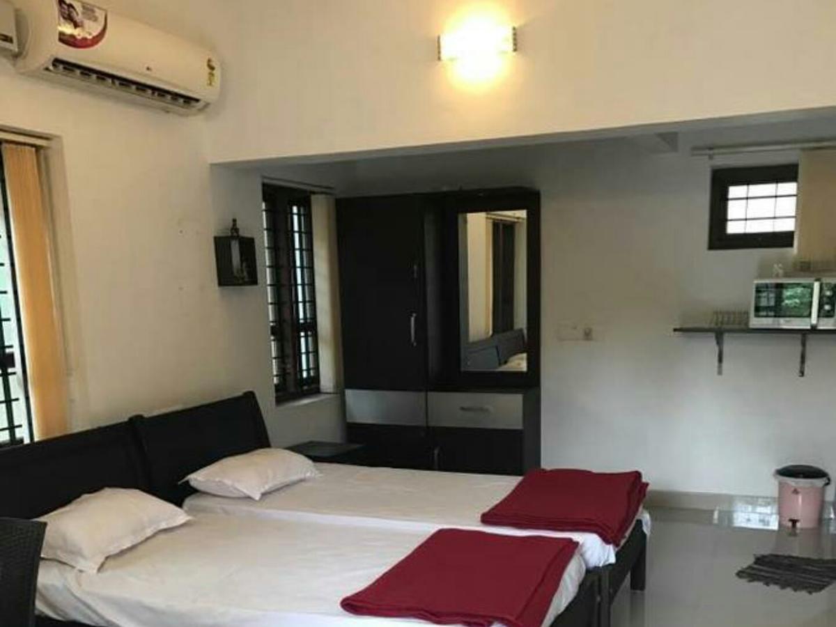 Abru'S Holidays International Travelers Alappuzha Εξωτερικό φωτογραφία