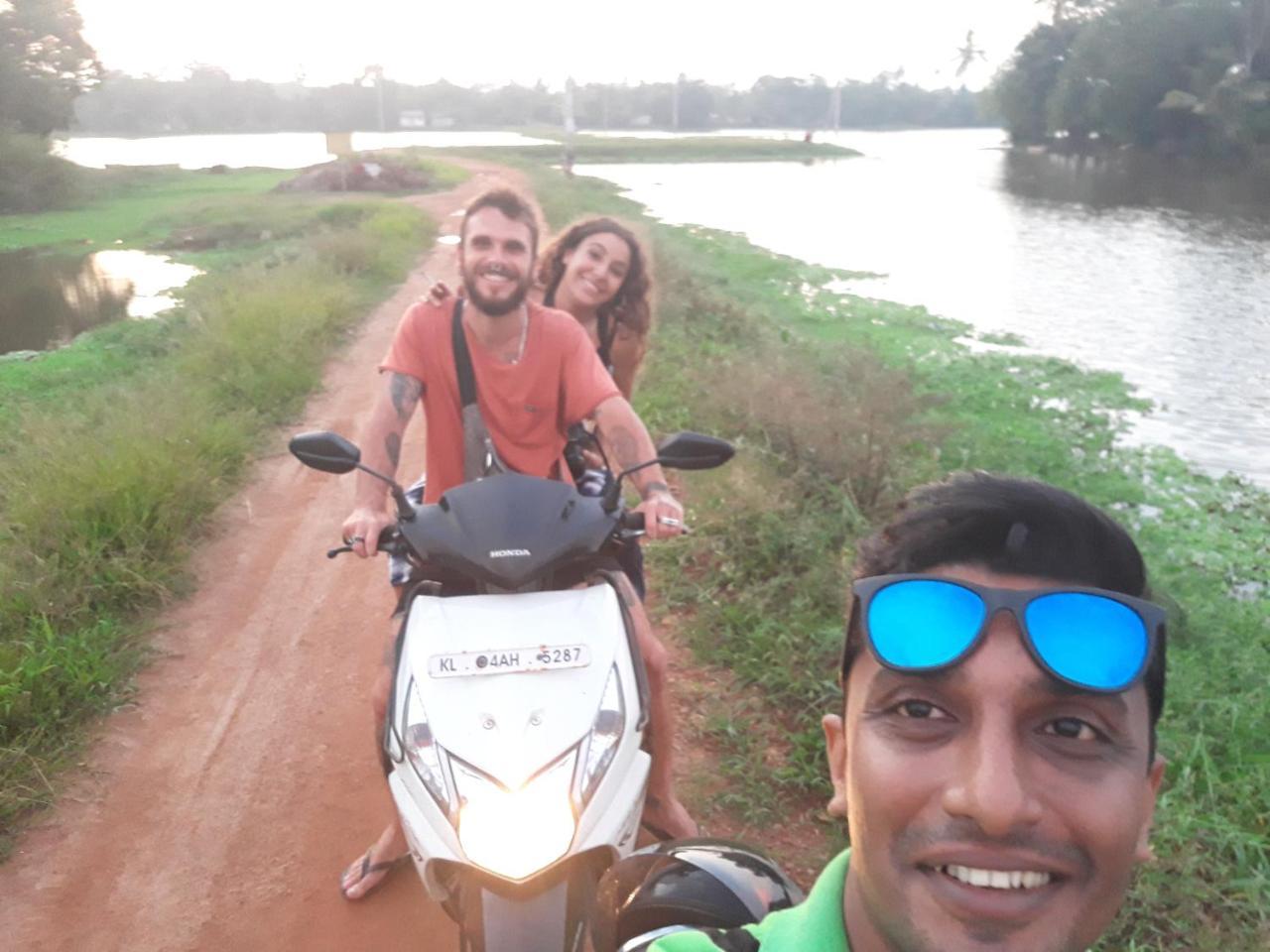 Abru'S Holidays International Travelers Alappuzha Εξωτερικό φωτογραφία